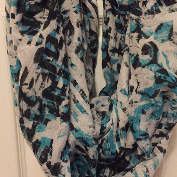 NY&C pretty navy, turquoise & white infinity scarf - Picture 3 of 4